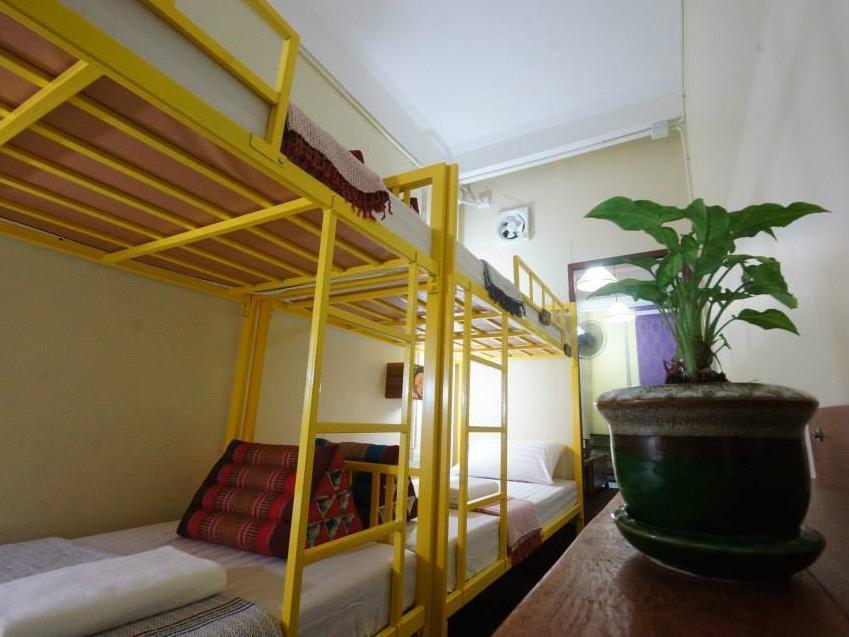 Хостел Baan Bovorn Бангкок Экстерьер фото